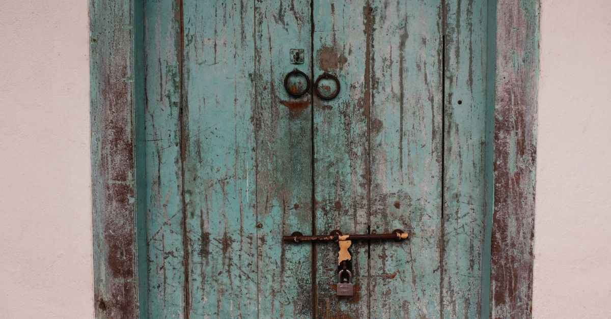 door lock repair home — Westbury Locksmiths